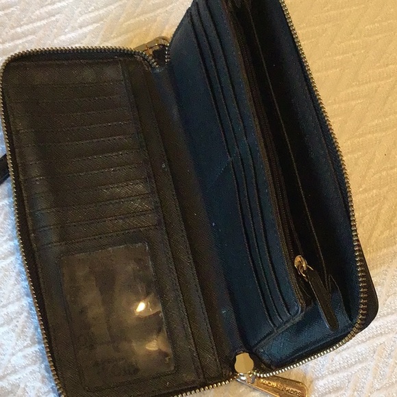 Michael Kors Wallets - Picture 6 of 15